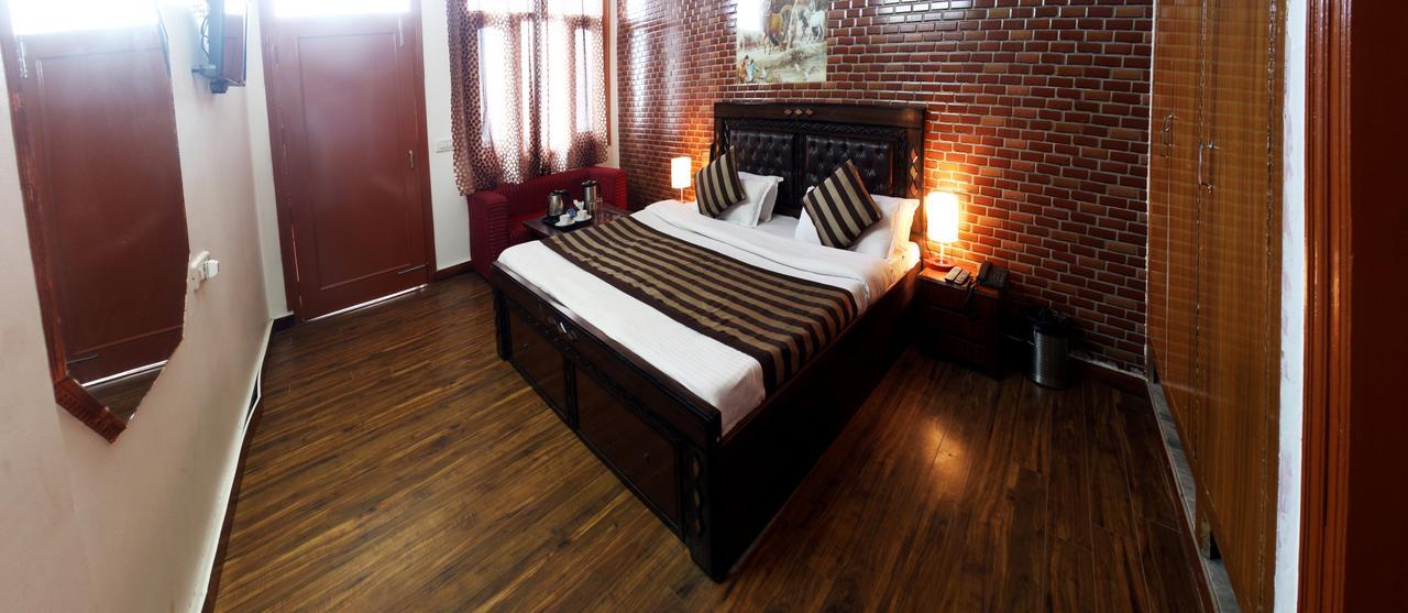 Divyansh Hotel Dharamshala Exterior photo