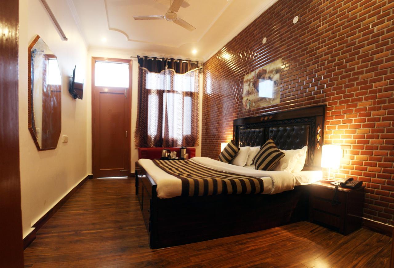 Divyansh Hotel Dharamshala Exterior photo